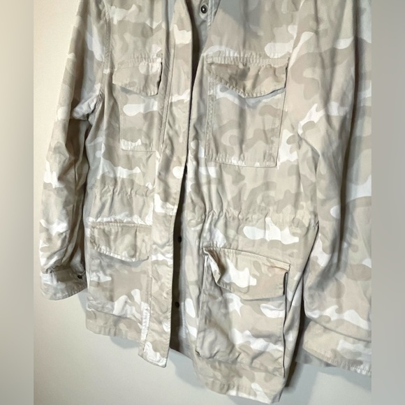 GAP Size XL Camouflage jacket.  100% cotton.  Like new condition. - Picture 5 of 9